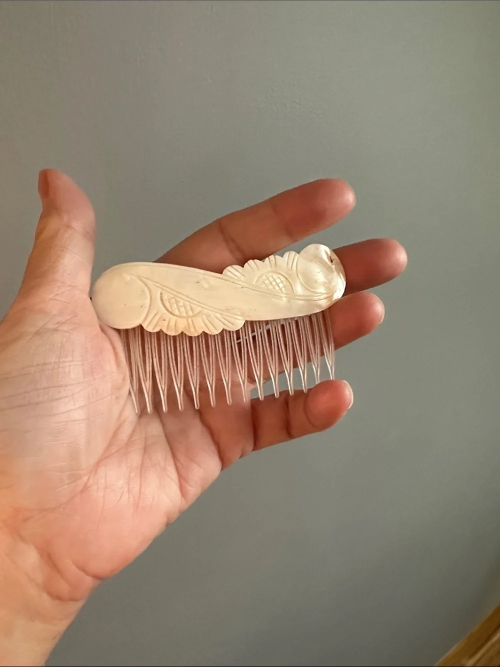 Morning Flowers Hair Comb MOP